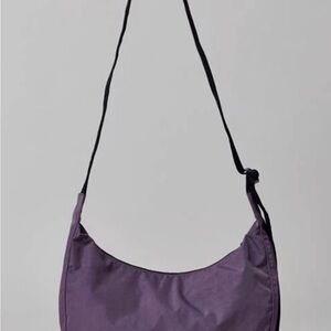 Like New BAGGU Medium Nylon Crescent Bag Dusty Violet